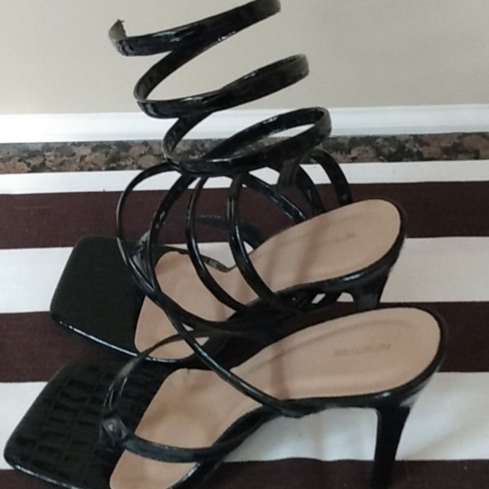 Shoes - Picture 8 of 9
